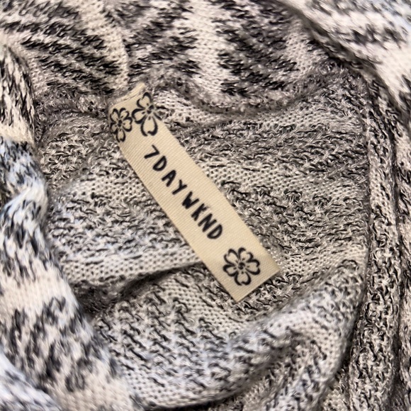 Collard Striped Long Sleeved Shirt - Picture 4 of 4